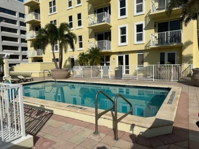 Building Photo - Downtown Clearwater Condo, 3br/2ba, Availa...