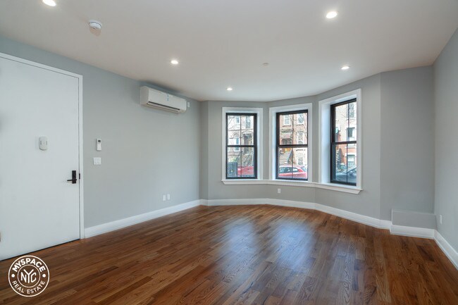 Building Photo - 1480 Pacific St