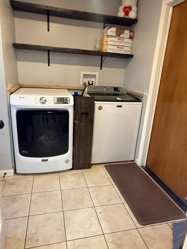 Foto del edificio - 305 Chaplin Cir