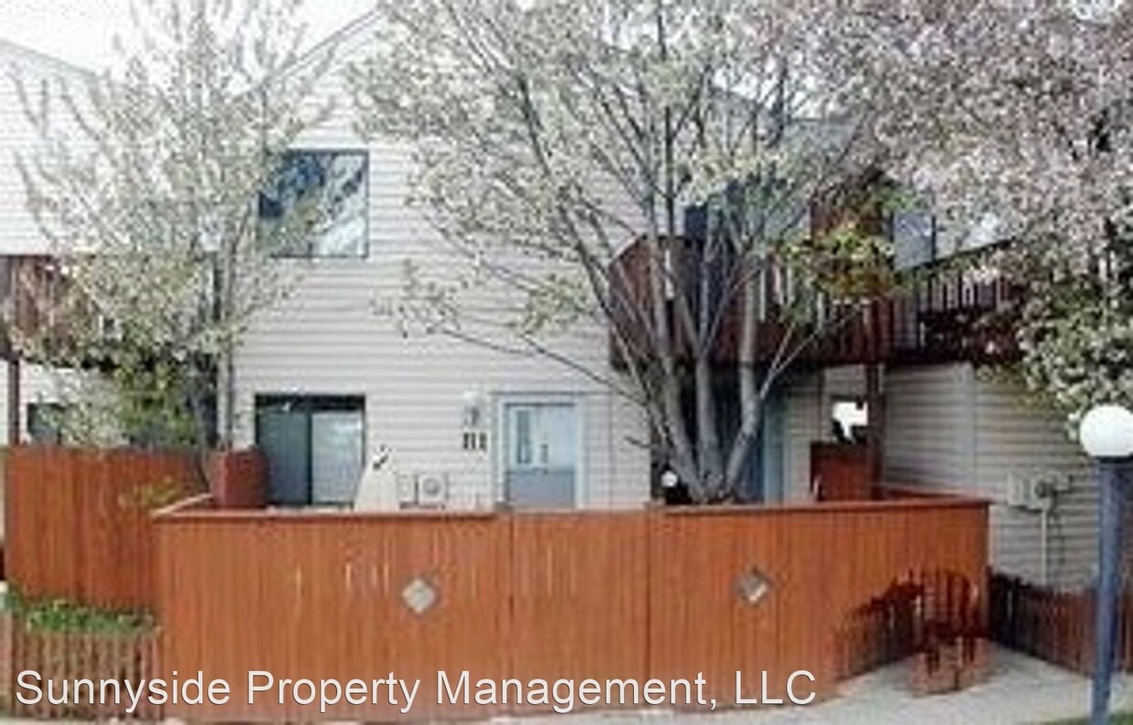 Primary Photo - 3690 Iris Ave
