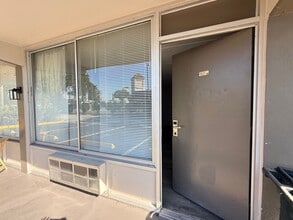 Building Photo - 5020 W Irlo Bronson Memorial Hwy