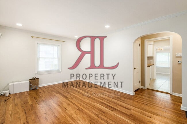 Foto del edificio - 317 E Royal Forest Blvd