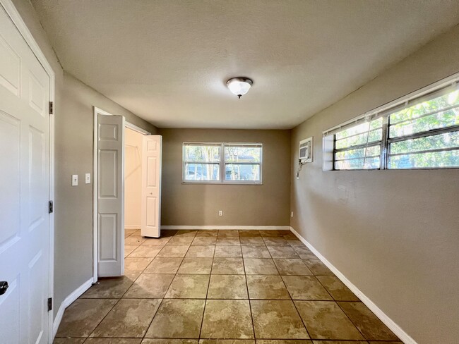 Foto del edificio - 2602 E Yukon St