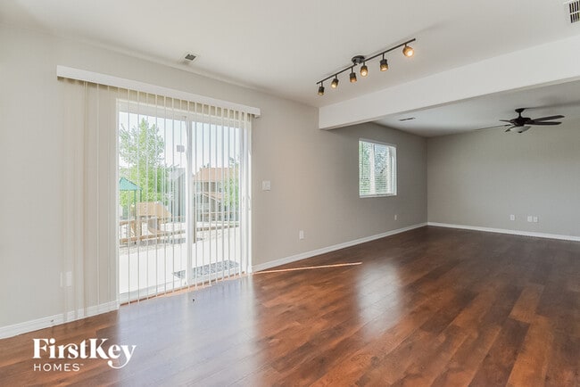 Building Photo - 11885 Wildwood Ridge Dr