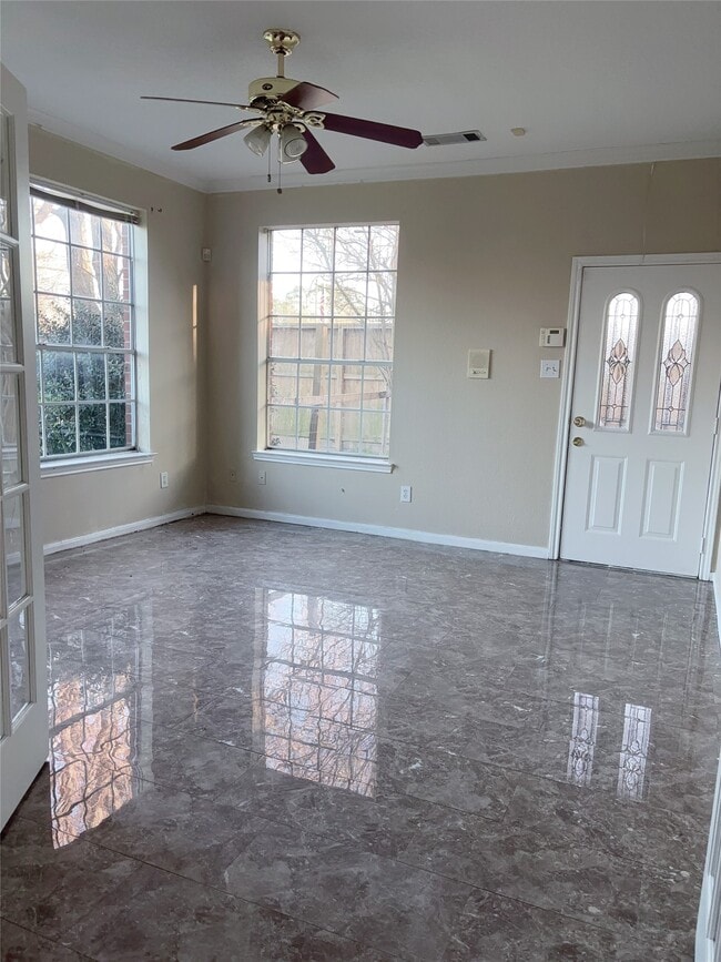 Foto del edificio - 6131 E Houston Rd