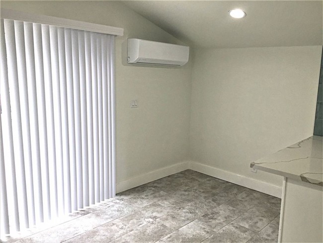 Building Photo - 1870 3RD ST LA VERNE 1 BED / 1 BATH