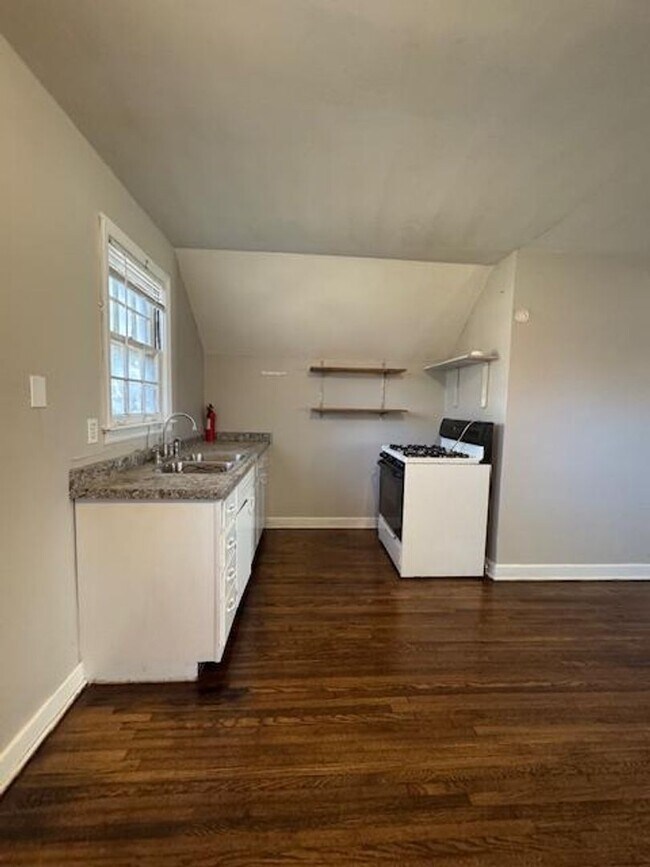 Foto del edificio - Large 2 Bedroom 1 Bath!