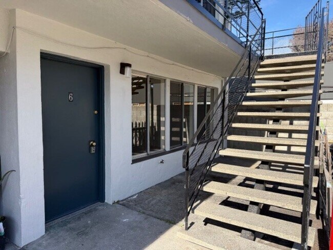 Foto del edificio - 1728 Broadway St