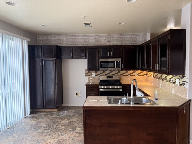 Building Photo - 5752 Tamarisk Way