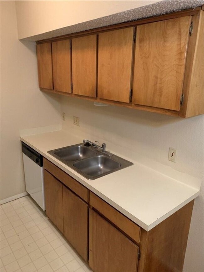 Building Photo - Sublease for North Campus Lease Available ...