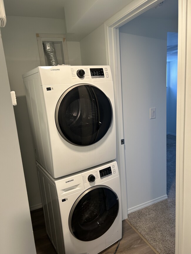 Building Photo - 11811-11847 47 St NW