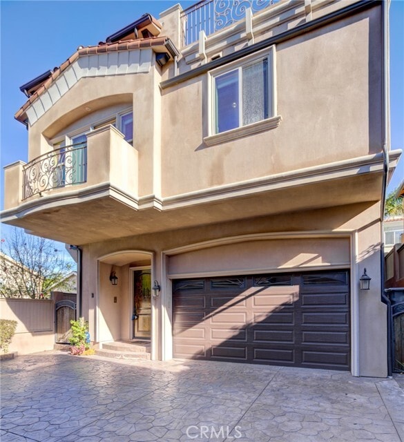 Building Photo - 612 N Juanita Ave