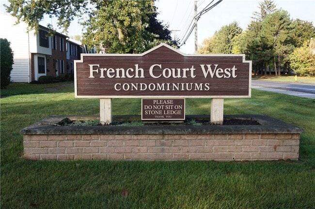 Foto del edificio - 663 French Rd