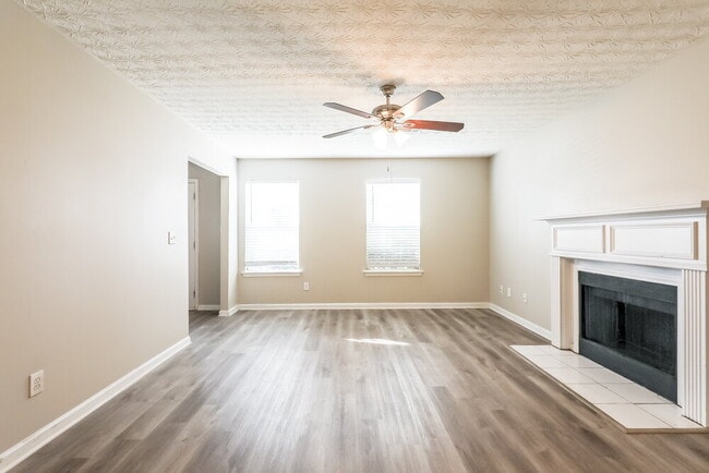 Foto del edificio - 896 Madison Ct