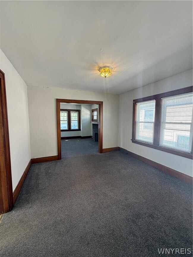 Foto del edificio - 125 Eiseman Ave