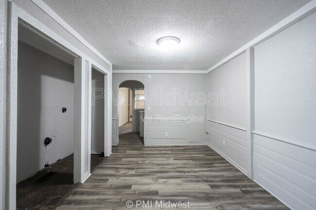 Foto del edificio - 240 N Beville Ave