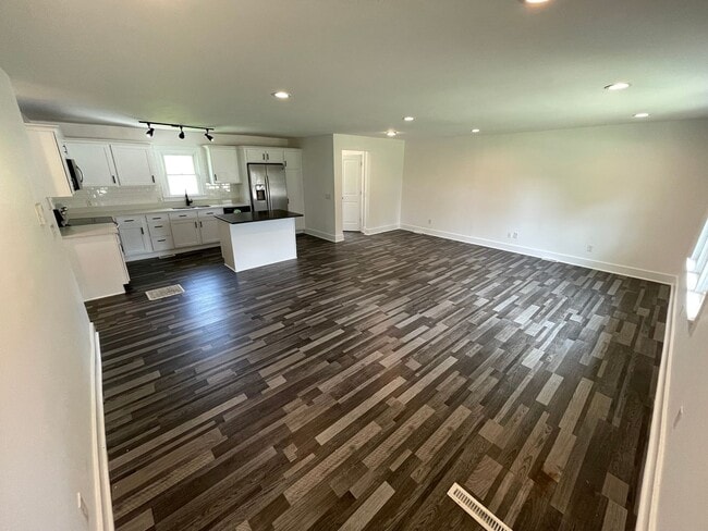 Building Photo - Updated 3BR Home on Rockbridge w/ Basement
