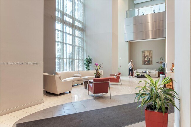 Building Photo - 300 S Biscayne Blvd