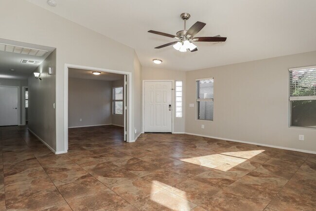 Foto del edificio - 12913 W Sheridan St