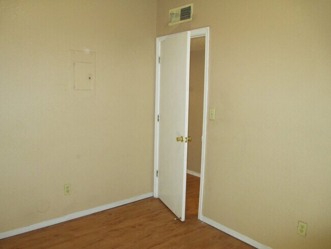 Foto del edificio - 1311 E San Antonio Ave