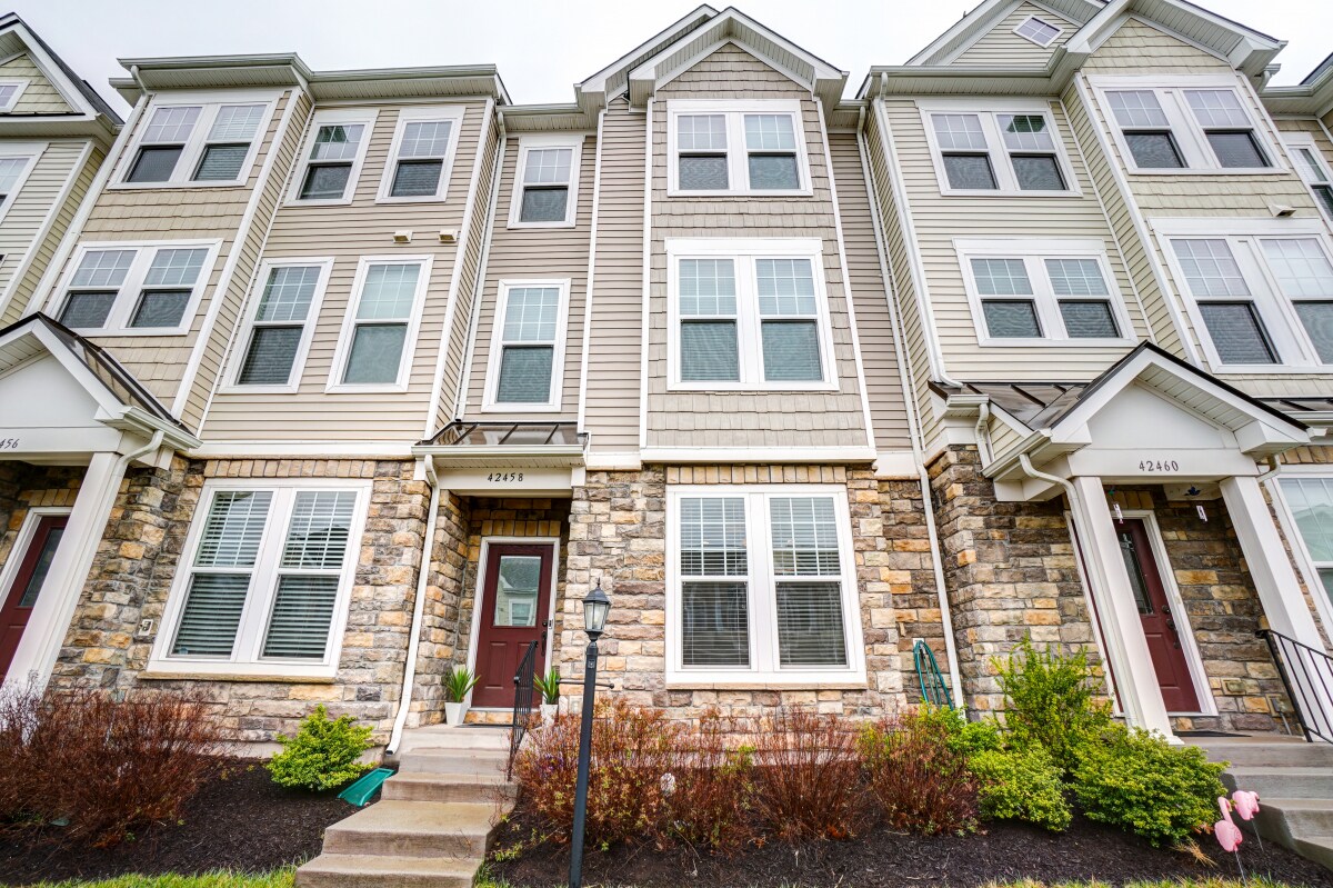 42458 Benfold Sq, Brambleton, VA 20148 Townhome Rentals in Brambleton