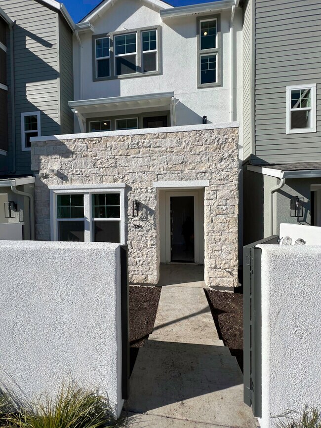Building Photo - 3500 Round Barn Cir