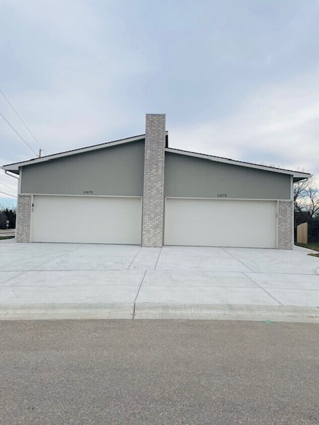 Foto principal - 11661/63 Harry Ct
