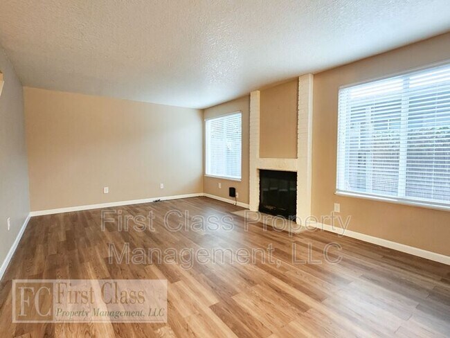 Building Photo - 4323 SE 37th Ave