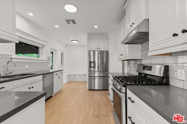 Foto del edificio - 8467 4th St