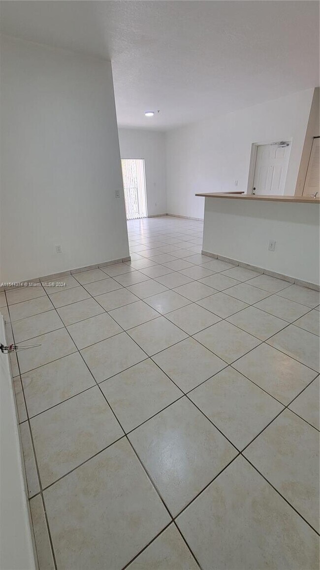 Foto del edificio - 7330 NW 114th Ave