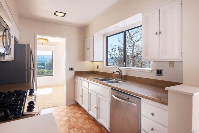 Building Photo - 8 Milland Ct