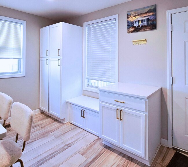 Foto del edificio - Charming updated 3 bedroom/2 bath in Selwy...