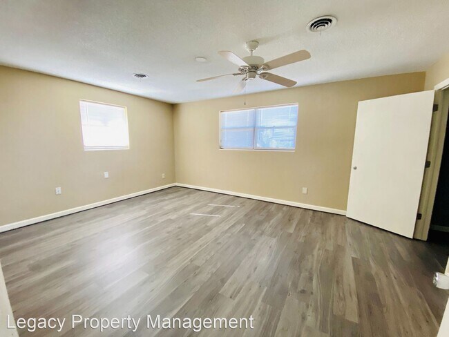 Foto del edificio - 3 br, 2 bath House - 1255 Golfview Dr