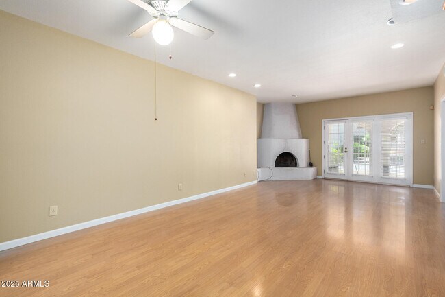 Foto del edificio - 5200 S Lakeshore Dr