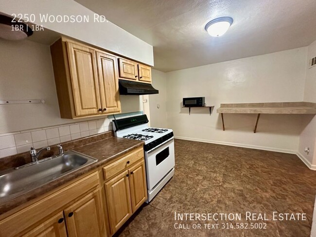 Building Photo - Renovated 1 Bed/1Bath Overland Duplex Apt ...