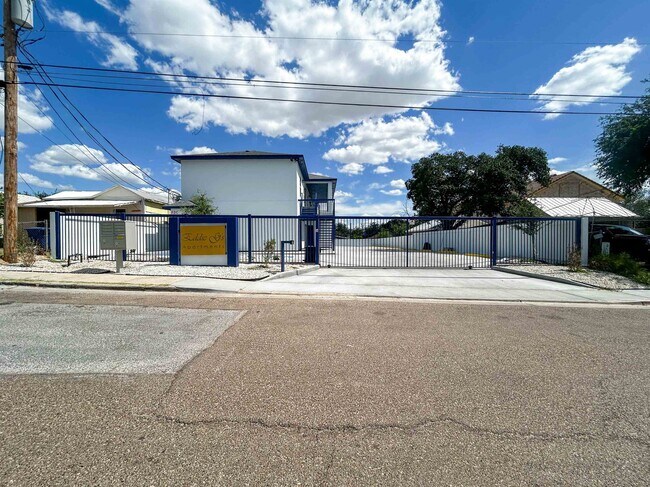 Foto del edificio - 615 E Lane St