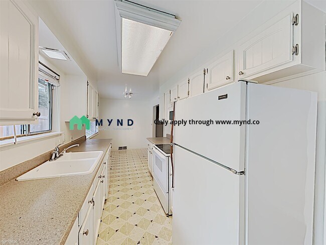 Foto del edificio - 3 br, 1 bath House - 1623 106th Ave SE