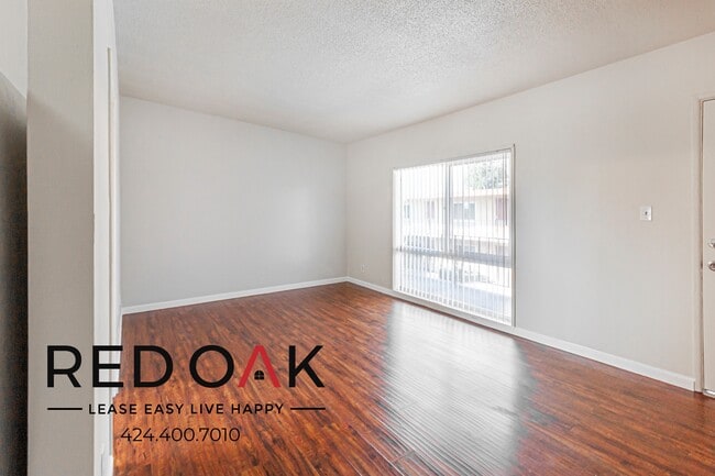 Foto del edificio - 11736 Gurley Ave