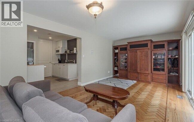 Building Photo - 3 Pottery Crescent