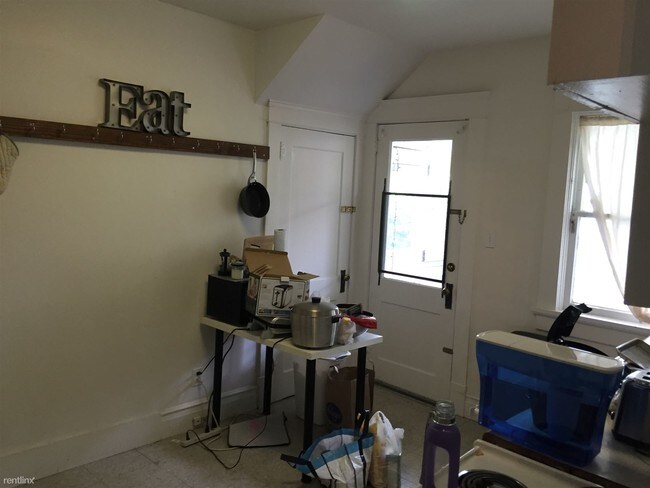 Building Photo - 2 br, 1 bath  - 201 N Ashley St # 1 #1