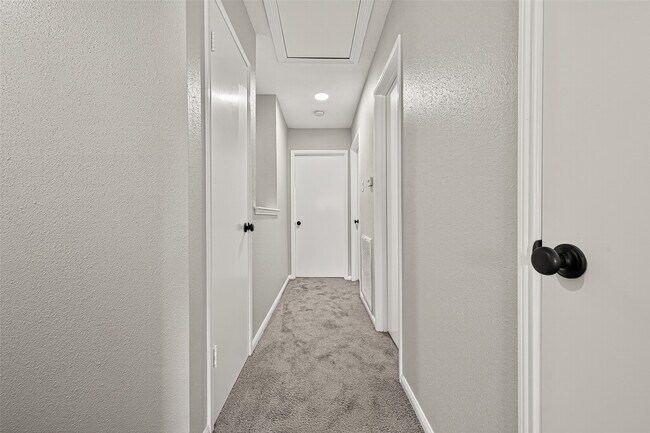 Foto del edificio - 14535 Misty Meadow Ln