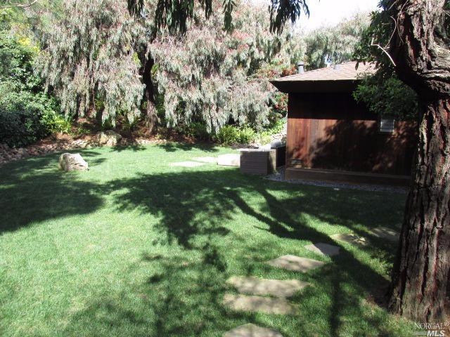 Large lawn surrounds the cottage - 4 Greenwood Ct