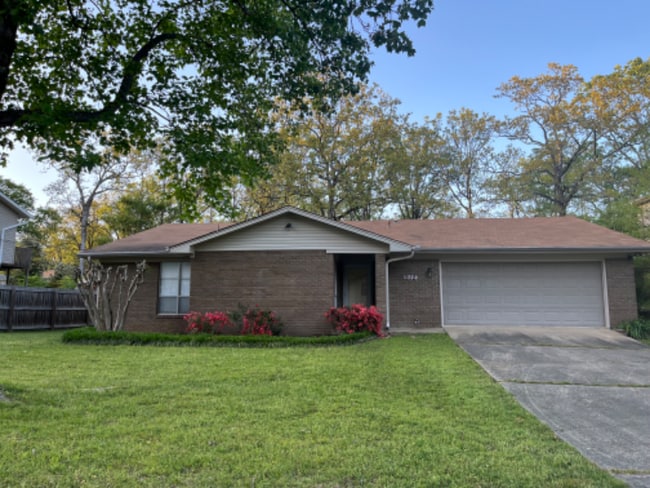 Building Photo - 912 Dyson Dr