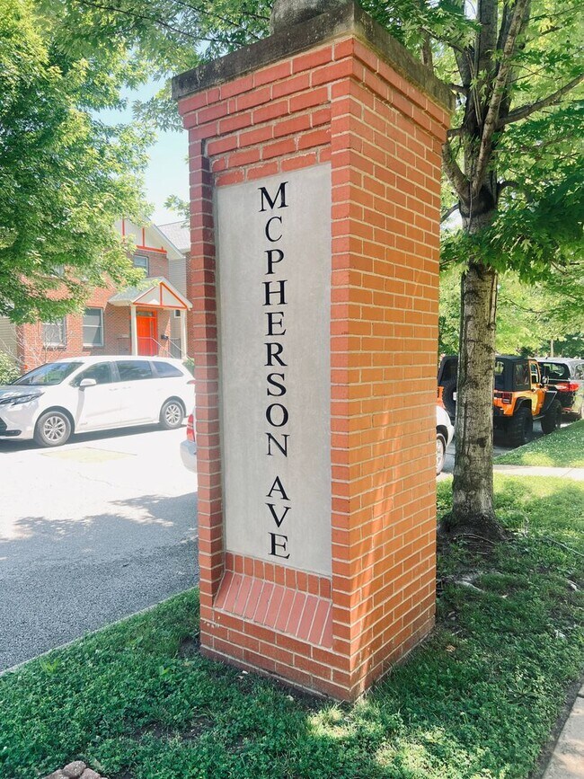 Foto del edificio - 5783 McPherson Ave