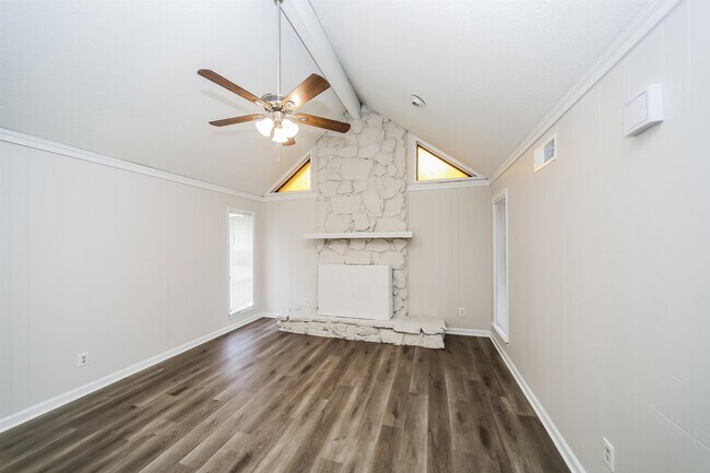 Foto del edificio - 3453 Cloudland Dr