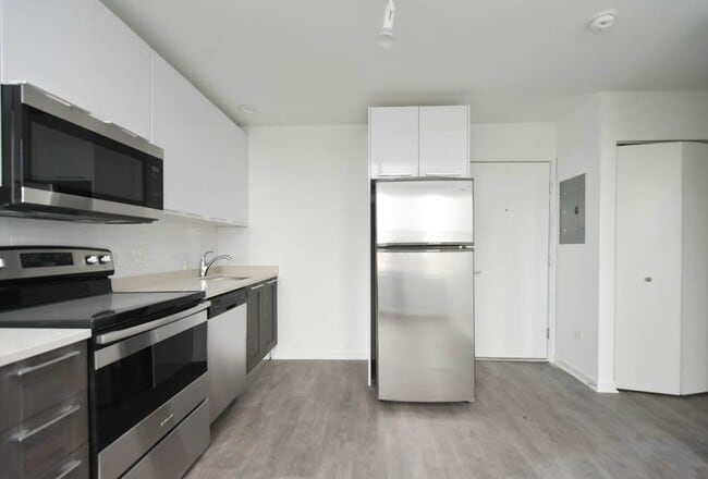 Building Photo - 940 W Winona St