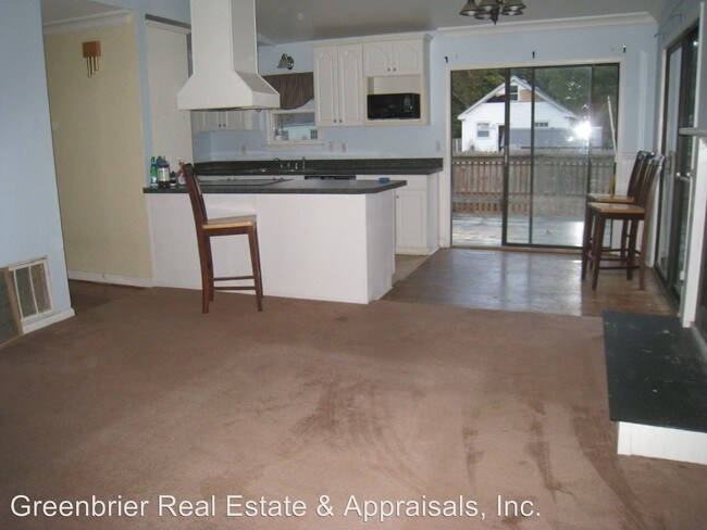 Building Photo - 4 br, 2 bath House - 156 Burford Ave