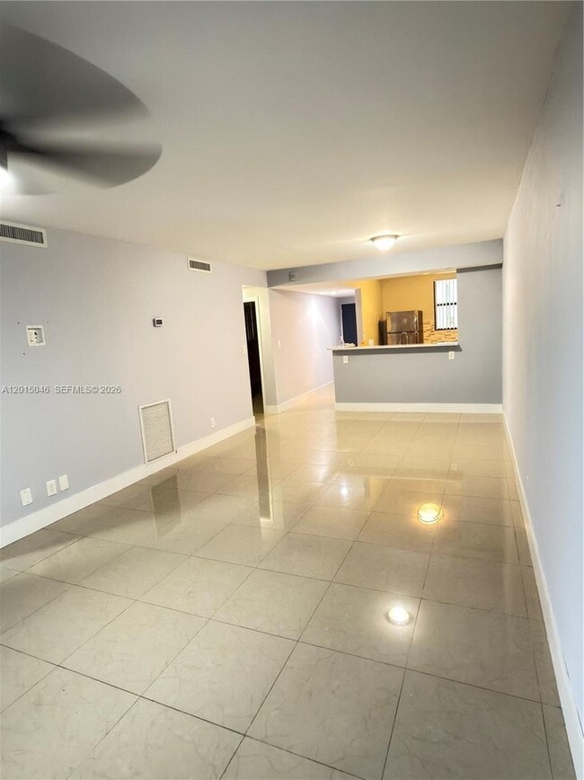 Foto del edificio - 8441 Forest Hills Dr