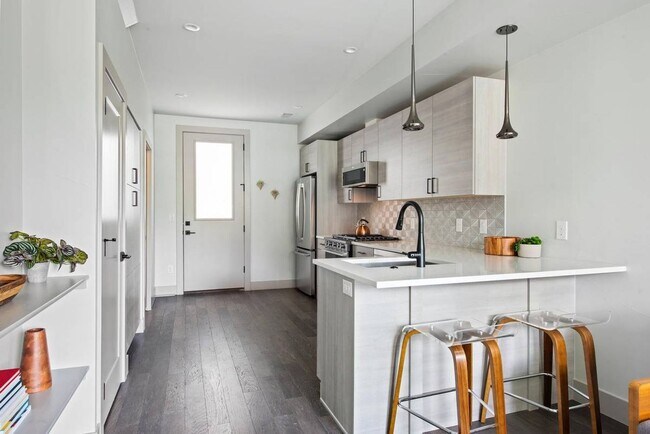 Building Photo - Beautiful Contemporary Home in Cherry Creek