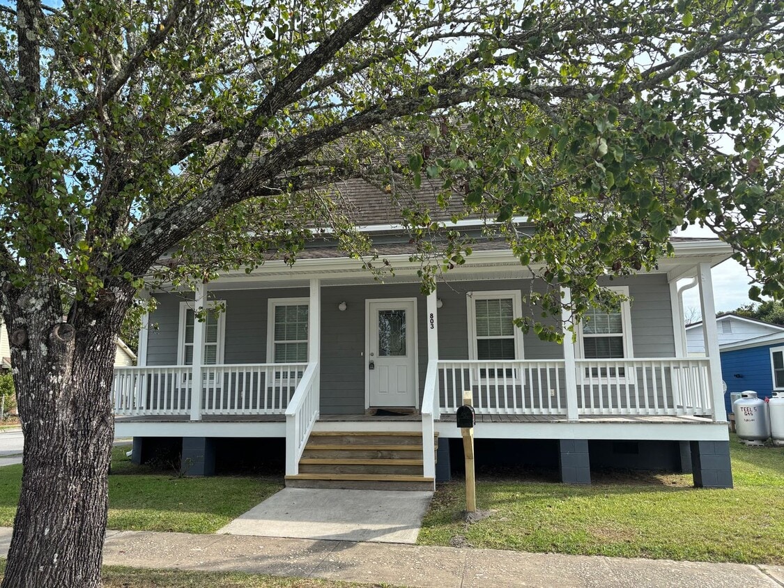 Foto principal - 803 Pine St